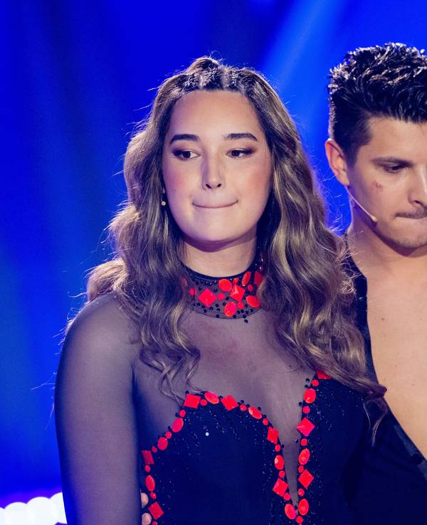 Alex Mariah Peter, Model, und Alexandru Ionel, Profitänzer, stehen in der RTL-Tanzshow „Let's Dance“ im Coloneum zusammen.