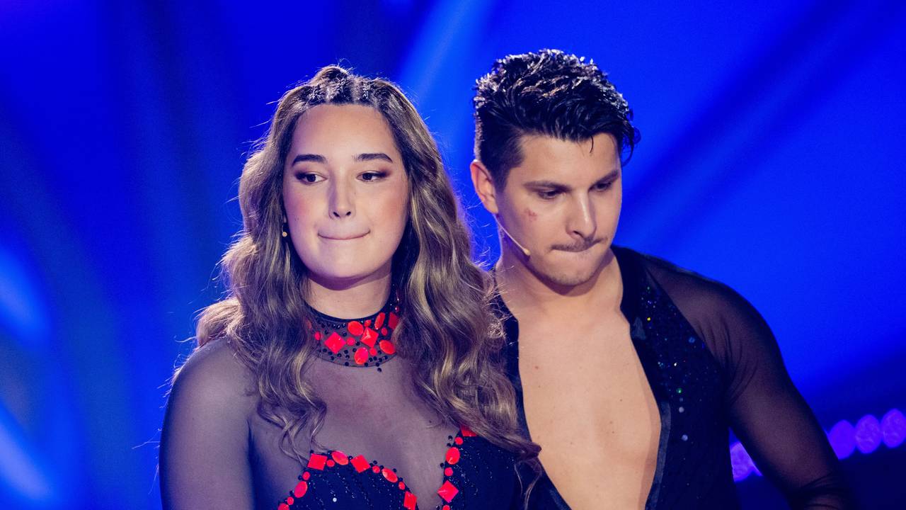Alex Mariah Peter, Model, und Alexandru Ionel, Profitänzer, stehen in der RTL-Tanzshow „Let's Dance“ im Coloneum zusammen.