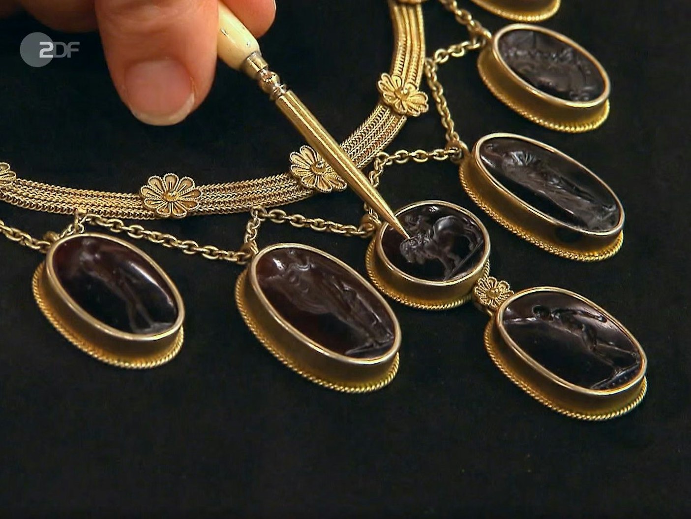 Das Collier.
