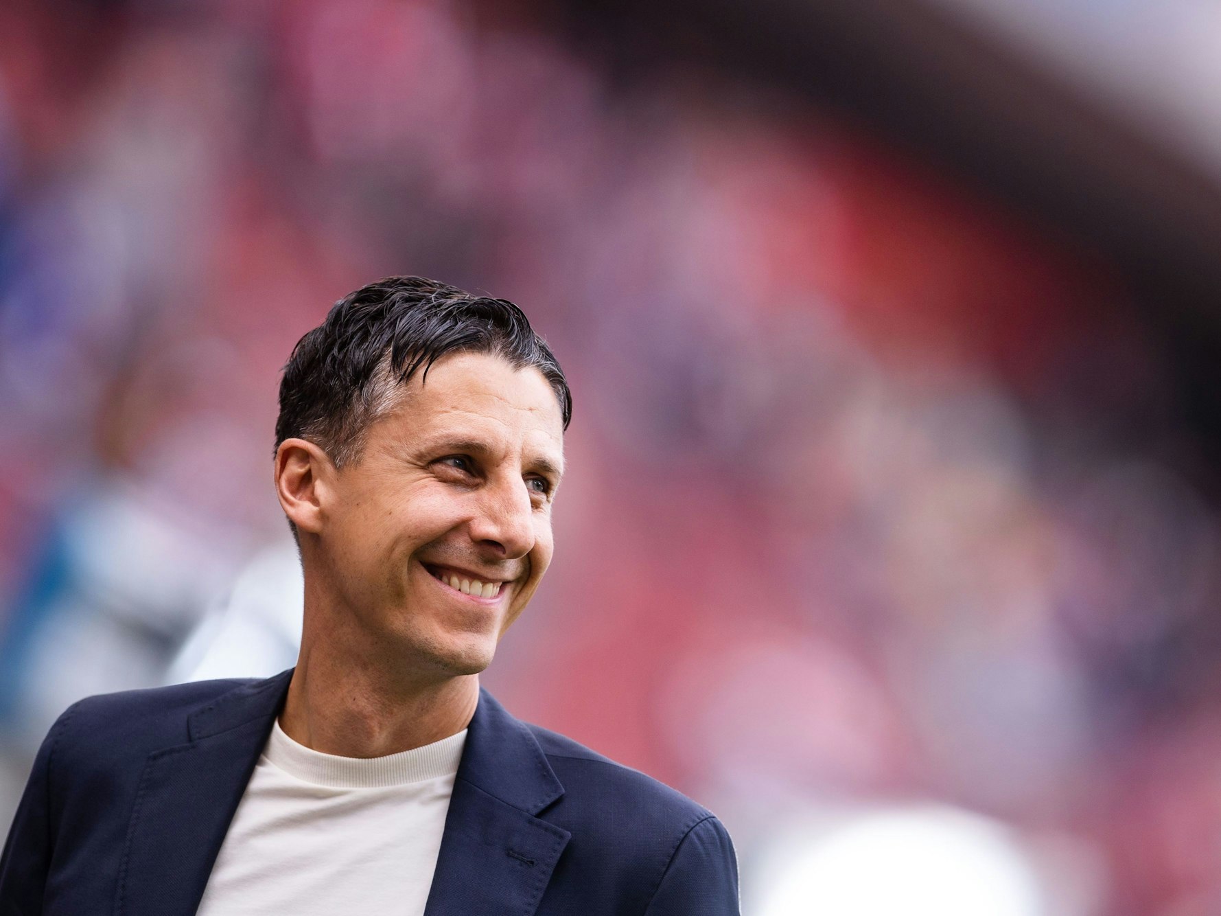 Kölns Sportdirektor Christian Keller blickt vor der Partie in die Runde. Keller wurde am Freitag in den DFB-Vorstand berufen.