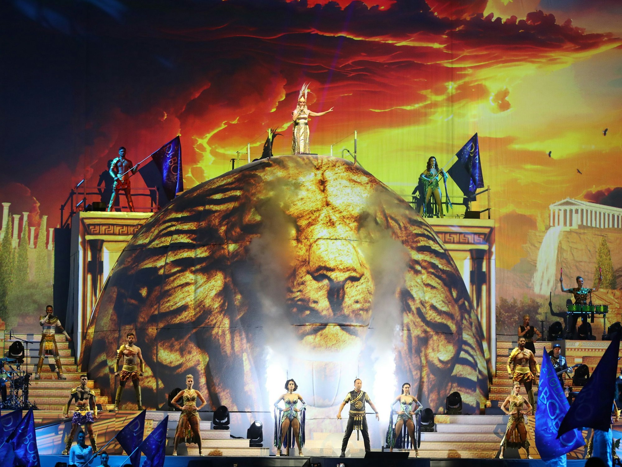 Blick auf die Bühne bei DJ Bobo in Köln.