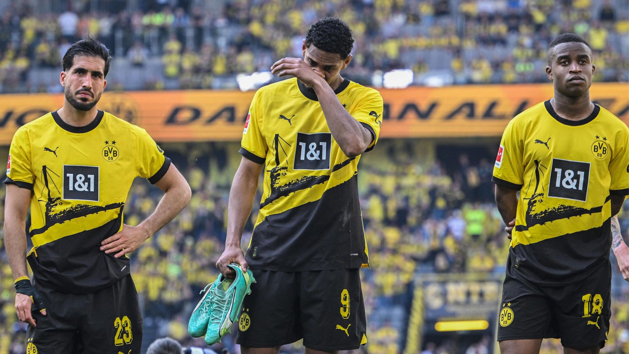 Emre Can, Sebastién Haller und Yousouffa Moukoko stehen nach der verspielten Meisterschaft vor der Dortmunder Südtribüne