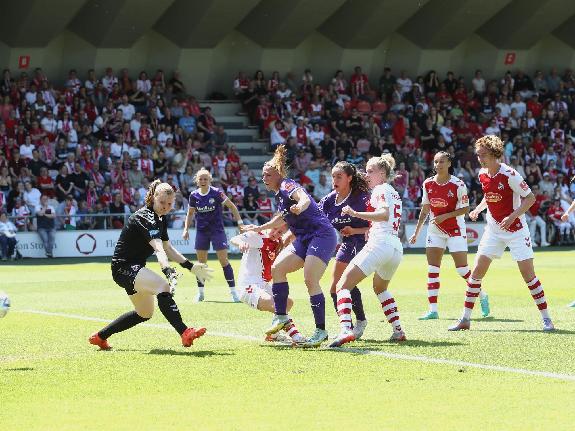 Tor zum 1:0 für Essen durch Ramona Maier.