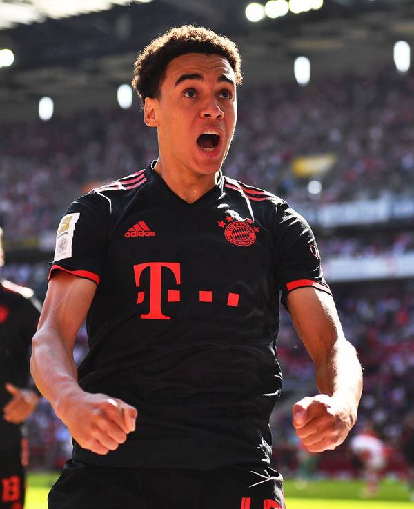 Bayerns Jamal Musiala jubelt nach seinem Treffer.