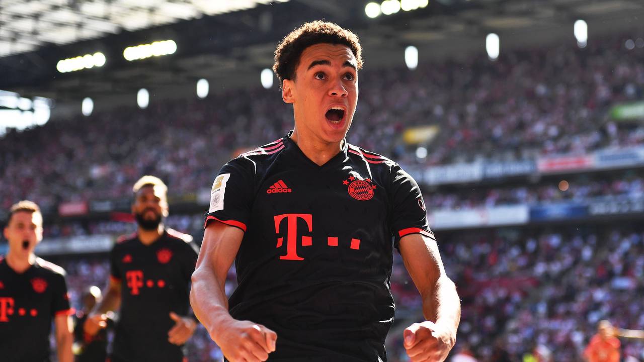 Bayerns Jamal Musiala jubelt nach seinem Treffer.