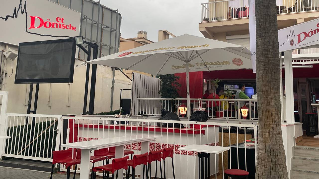 Die Außenterasse des „Et Dömsche“ in El Arenal auf Mallorca ist zu sehen.