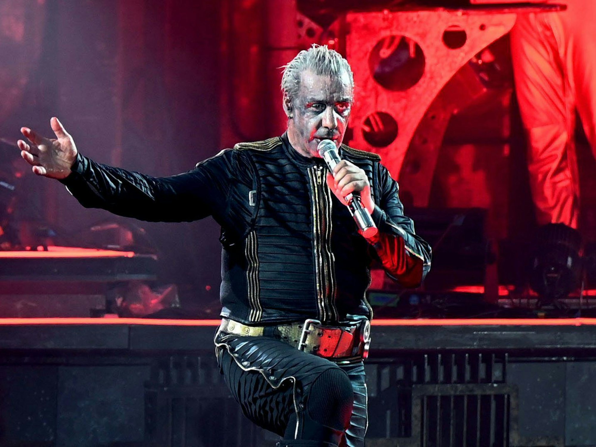 Rammstein-Sänger Till Lindemann im Juni 2022 bei einem Konzert in Düsseldorf.