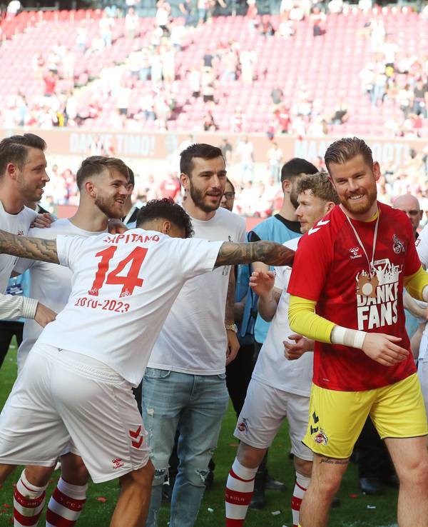 Timo Horn wird bei seinem Abschied gefeiert.
