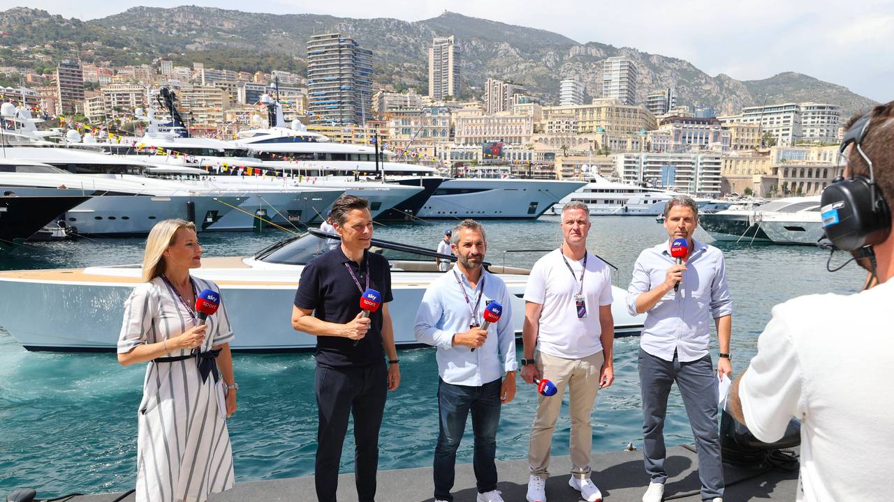Sky Formel 1 Reporter Sandra Baumgartner, Sascha Roos, Timo Glock, Ralf Schumacher und Peter Hardenacke am Hafen von Monte Carlo beim Monaco Grand Prix am 28. Mai 2023.