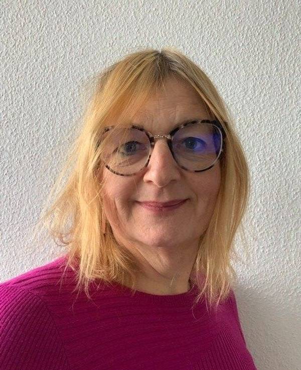 Susanne Schloßmacher ist transgeschlechtlich und hat sich im Alter von 55 Jahren geoutet.