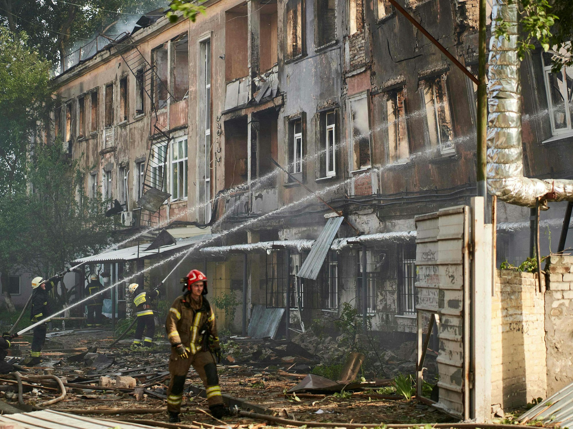 Firefighters extinguish a fire at a medical facility, destroyed by a missile strike, in the city of Dnipro on May 26, 2023, amid the Russian invasion of Ukraine. Russian missiles on May 26, 2023, hit a medical clinic in the central Ukrainian city of Dnipro, killing at least two people, as Russia blamed Kyiv for dozens of strikes on its southern Belgorod region. (Photo by Vitalii Matokha / AFP)