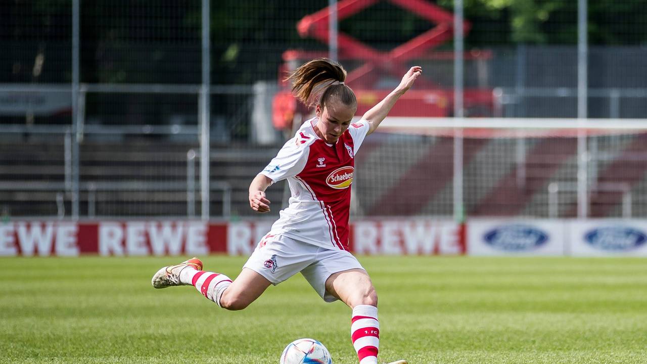 Laura Donhauser setzt zum Schuss an.