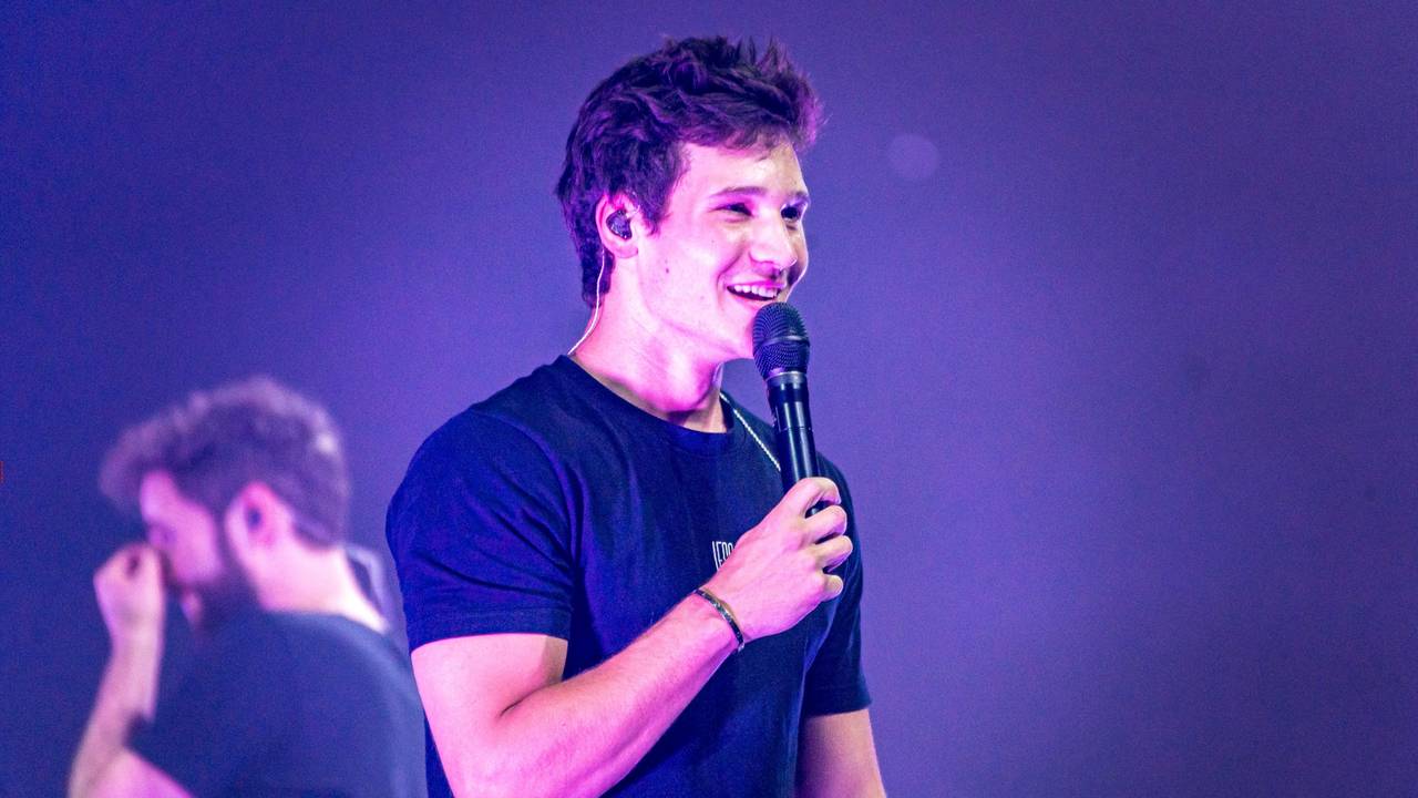 Wincent Weiss auf der Bühne der Lanxess-Arena.
