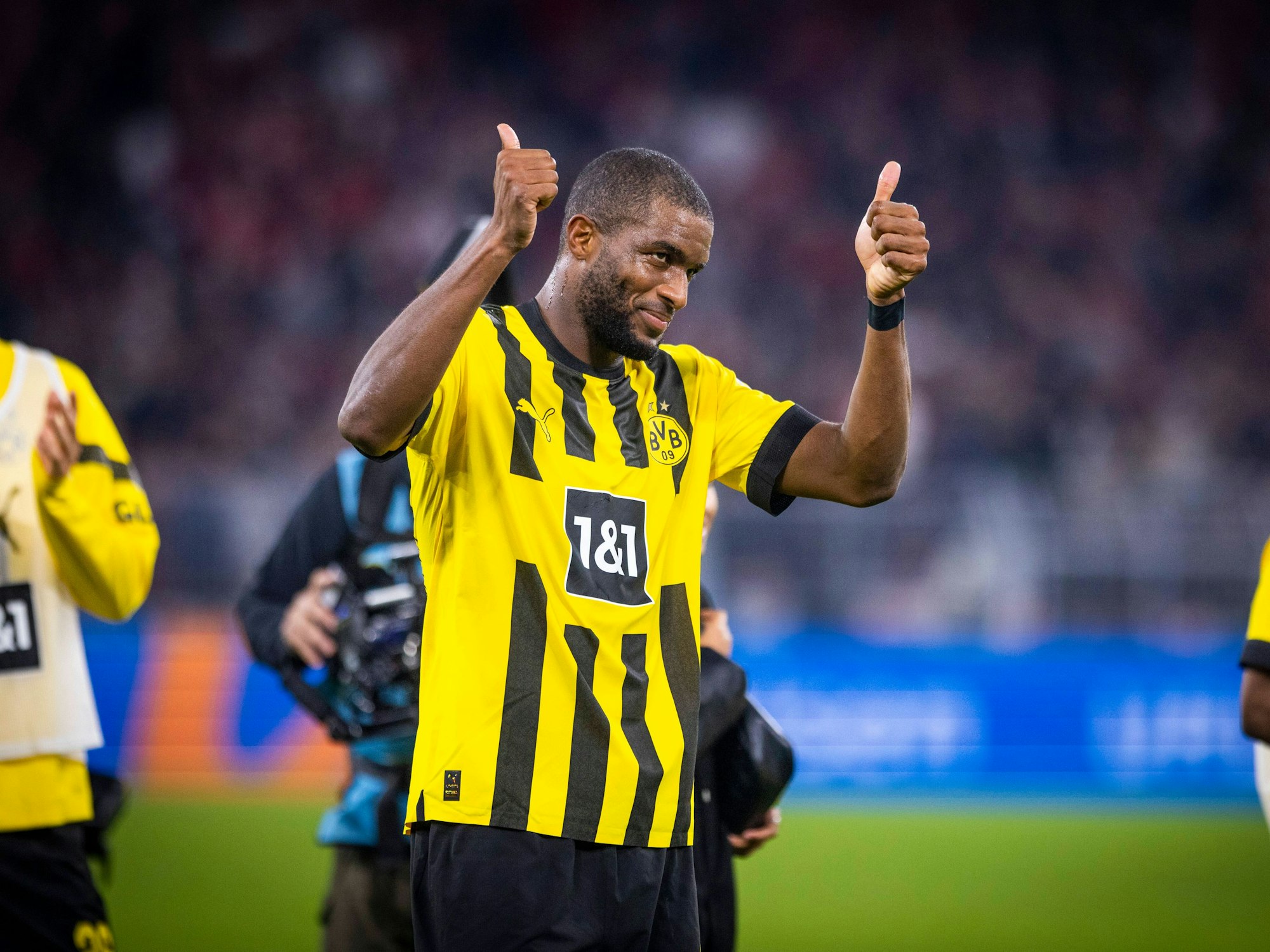 Anthony Modeste bedankt sich bei den Fans.