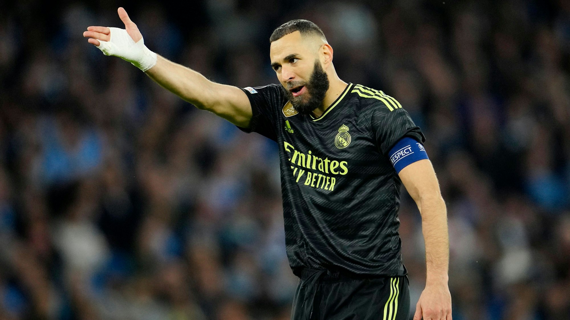 Karim Benzema von Real Madrid gestikuliert während des Spiels.