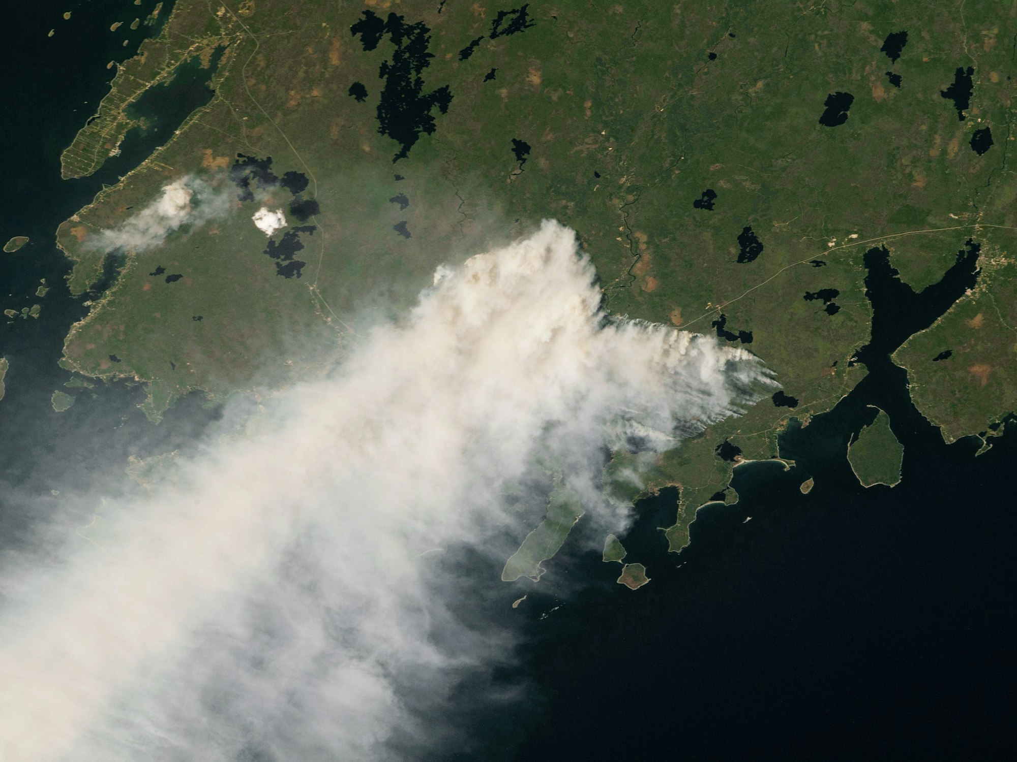 Das von der NASA zur Verfügung gestellte Foto ISS069-E-15007, aufgenommen am 29. Mai 2023, zeigt das verheerende Feuer in Nova Scotia.