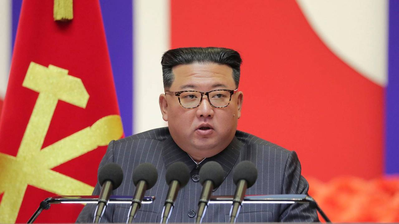 Der nordkoreanische Machthaber Kim Jong-un auf einer Pressekonferenz.
