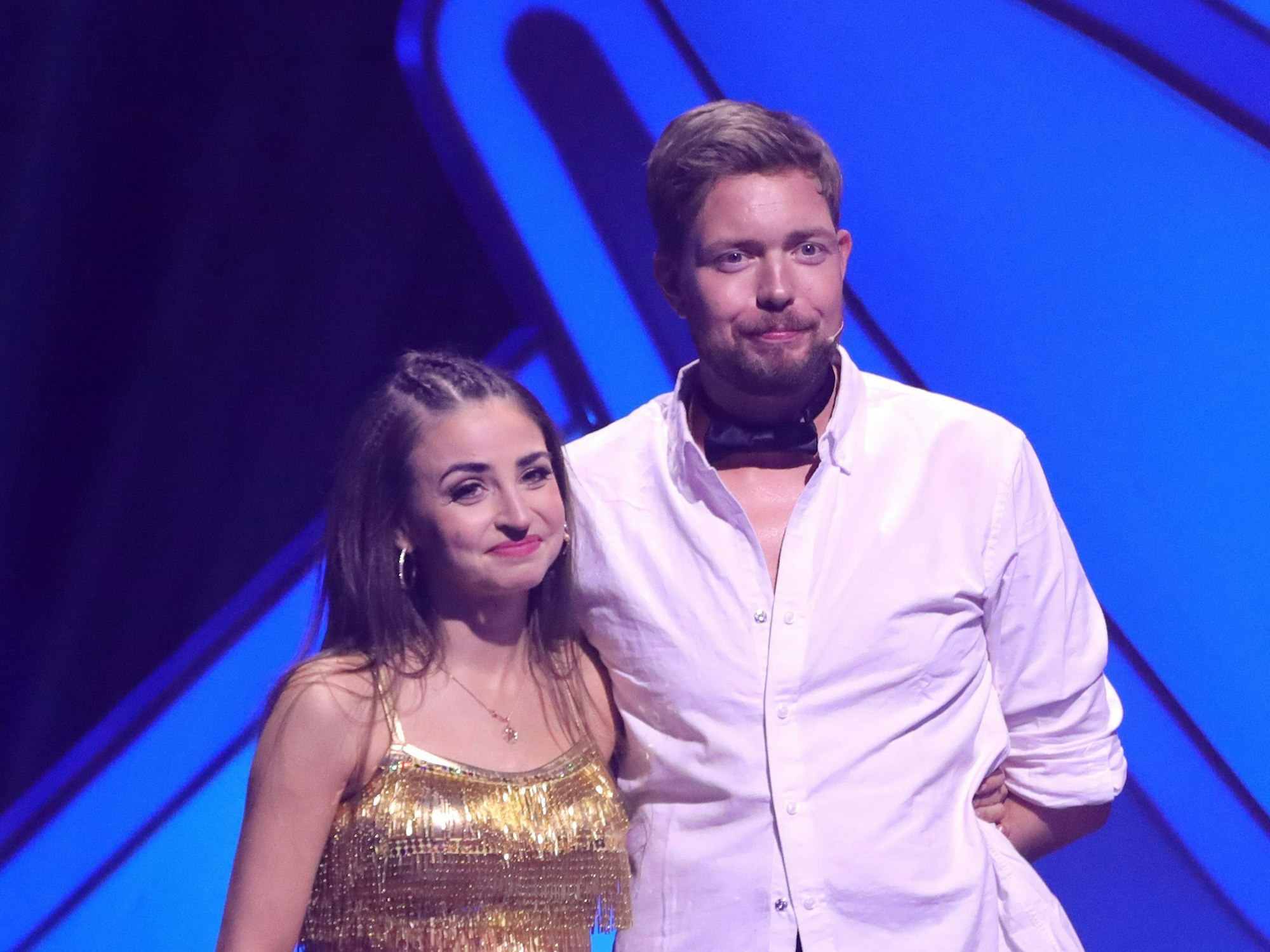 Bastian Bielendorfer und Ekaterina Leonova stehen auf der Bühne bei „Let’s Dance“.