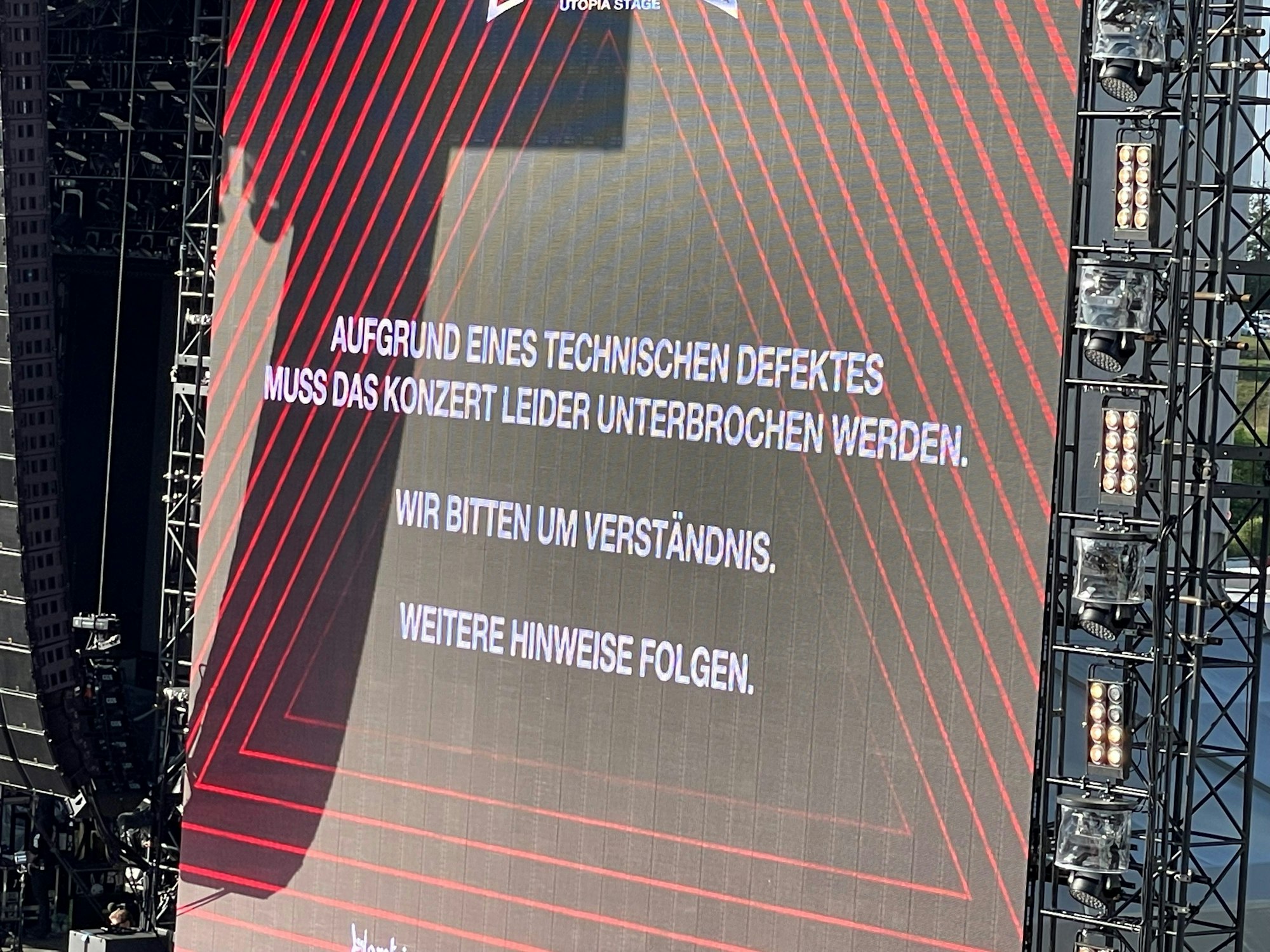Plötzlich ging beim Auftritt von Limp Bizkit vor 70.000 Fans gar nichts mehr. Mehrere Minuten blieben die Boxen stumm.