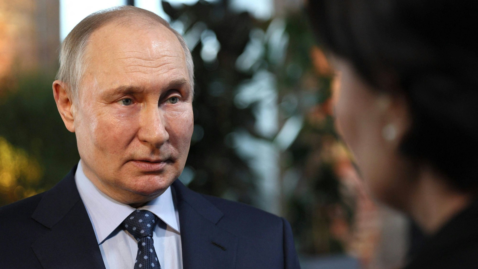 Putin beantwortet Ende Mai Fragen einer Journalistin in Moskau: Außenministerin Annalena Baerbock pocht angesichts einer möglichen Verhaftung des russischen Präsidenten auf das Völkerrecht.