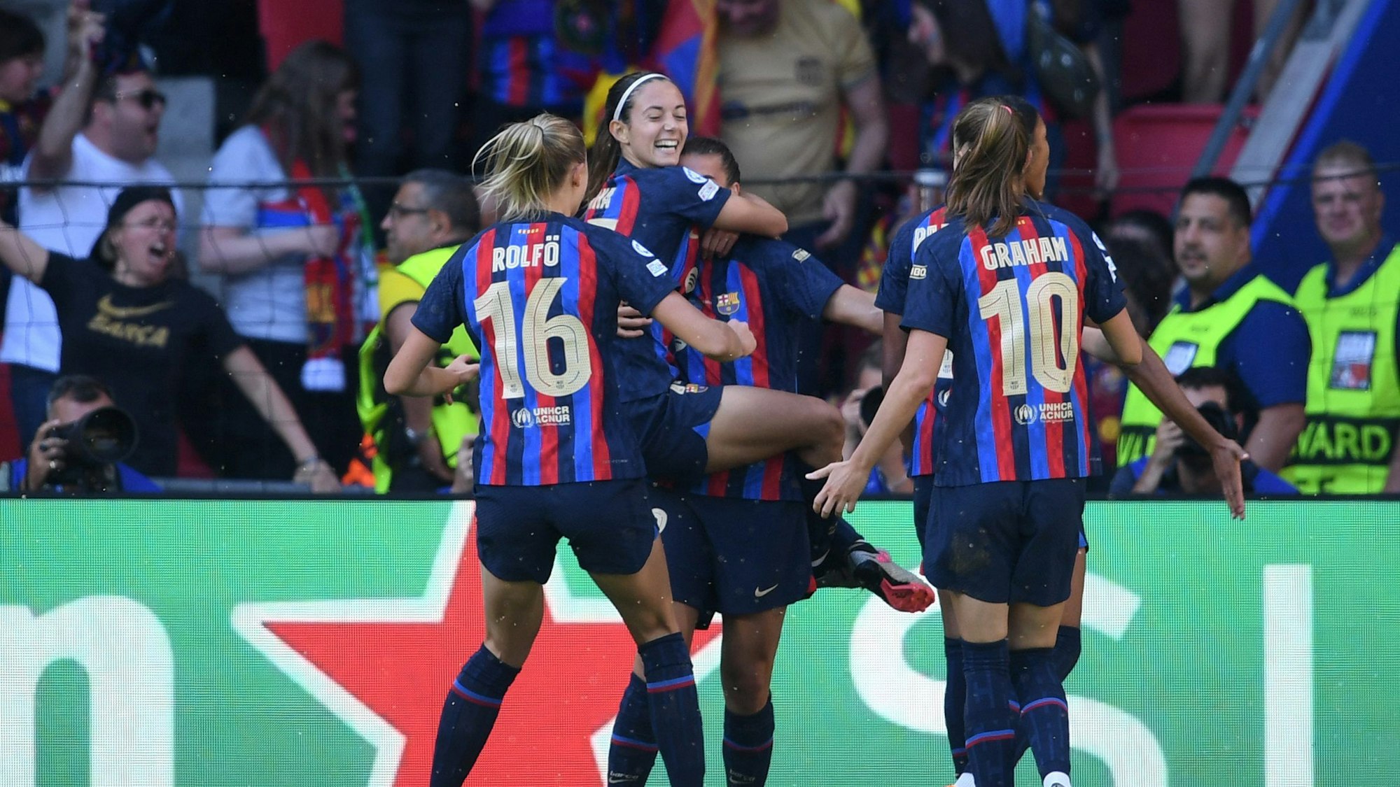 Die Spielerinnen des FC Barcelona bejubeln einen ihrer Treffer im Finale der Champions League am 3. Juni 2023 gegen den VfL Wolfsburg.