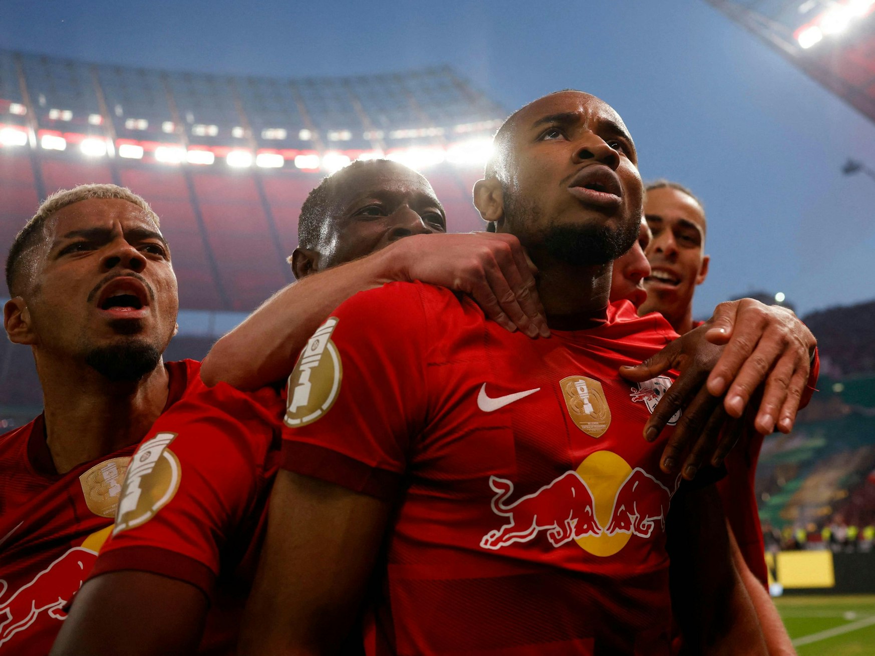 Christopher Nkunku freut sich über sein Tor im DFB-Pokalfinale.