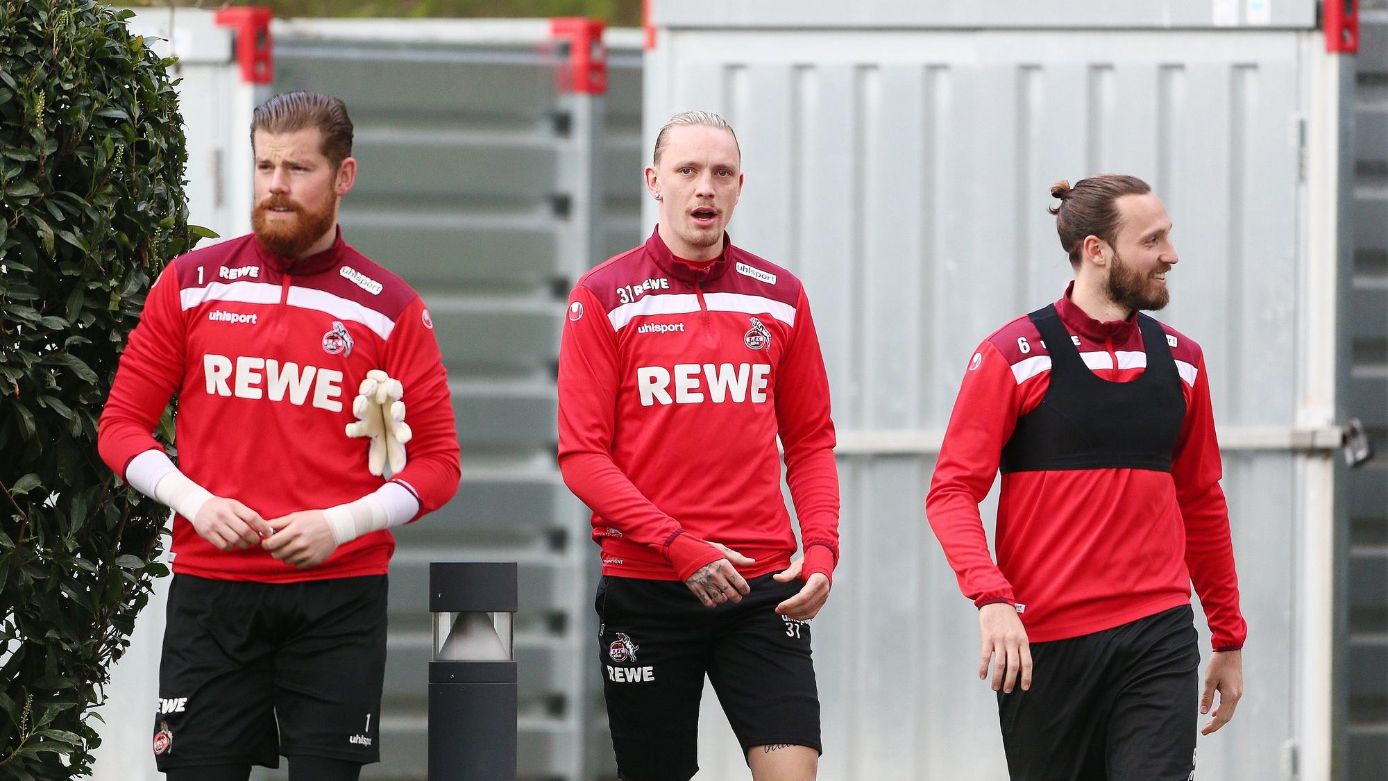 Die FC-Spieler Timo Horn, Marius Wolf und Marco Höger auf dem Weg zum nicht öffentlichen Training im Franz-Kremer-Stadion.