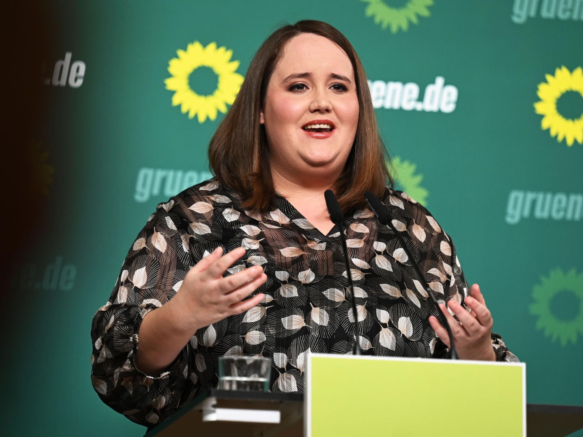 Ricarda Lang, Bundesvorsitzende von Bündnis 90/Die Grünen, spricht nach den Gremiensitzungen ihrer Partei auf einer Pressekonferenz, hier im Februar 2023 in Berlin.
