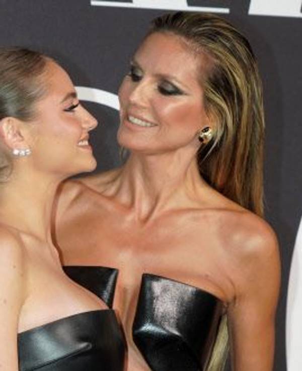 Model, Moderatorin und TV-Produzentin Heidi Klum (r) und ihre Tochter, Model Leni Klum gemeinsam in New York.