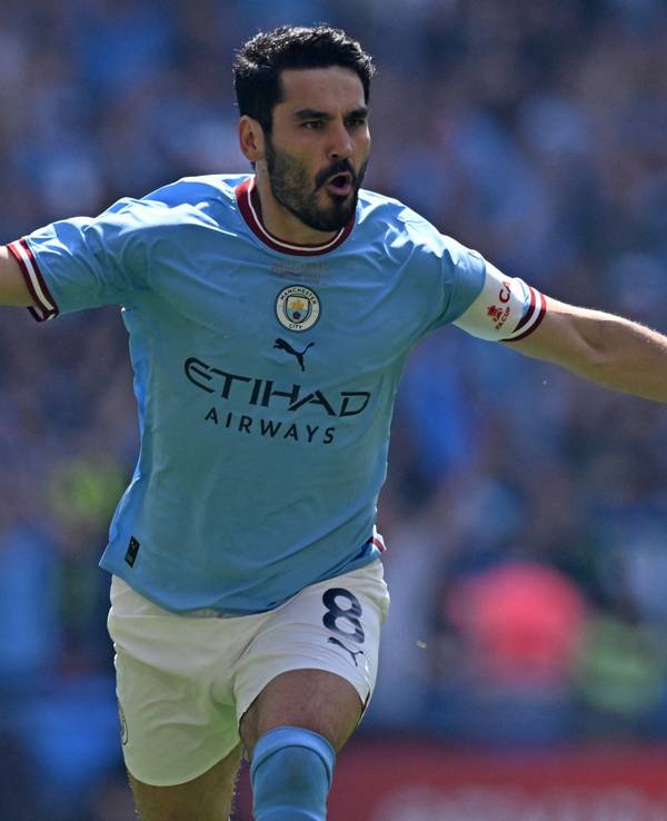 Ilkay Gündogan jubelt im Trikot von Manchester City.