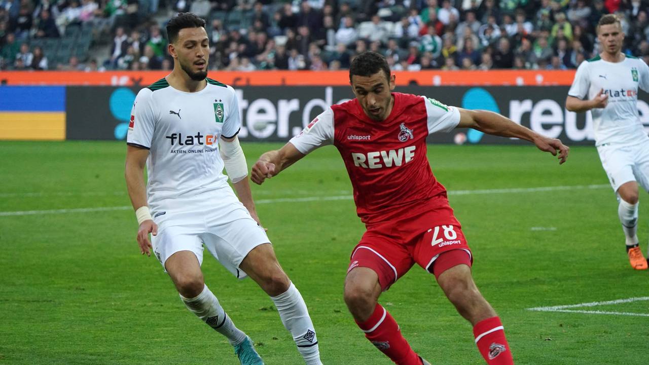 Ellyes Skhiri behauptet den Ball gegen Ramy Bensebaini.