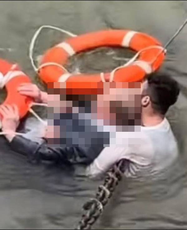Der 20-jährige Hussein Kijieh rettete am Samstag, 20. Mai 2023, einen Mann aus dem Rhein auf Höhe des Altstadt-Ufers, der dort zu ertrinken drohte.