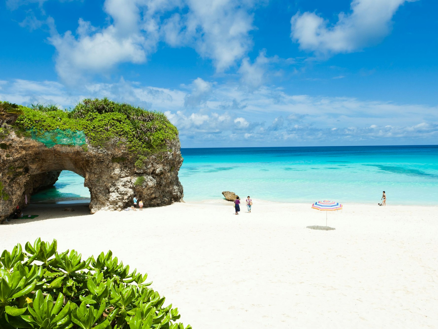 Der Sunayama Beach auf der japanischen Insel Miyako.