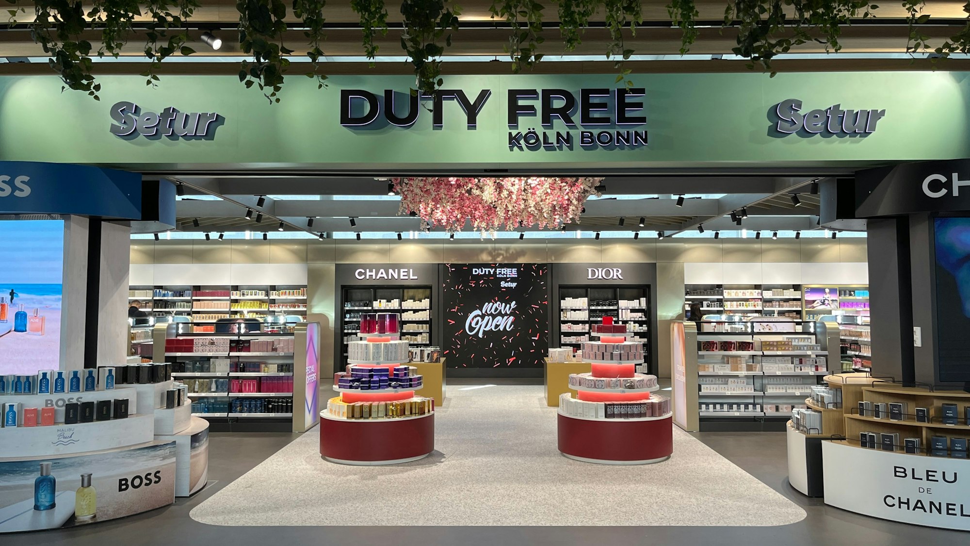 Blick in den Duty-Free-Bereich im Terminal 1 des Flughafens Köln/Bonn