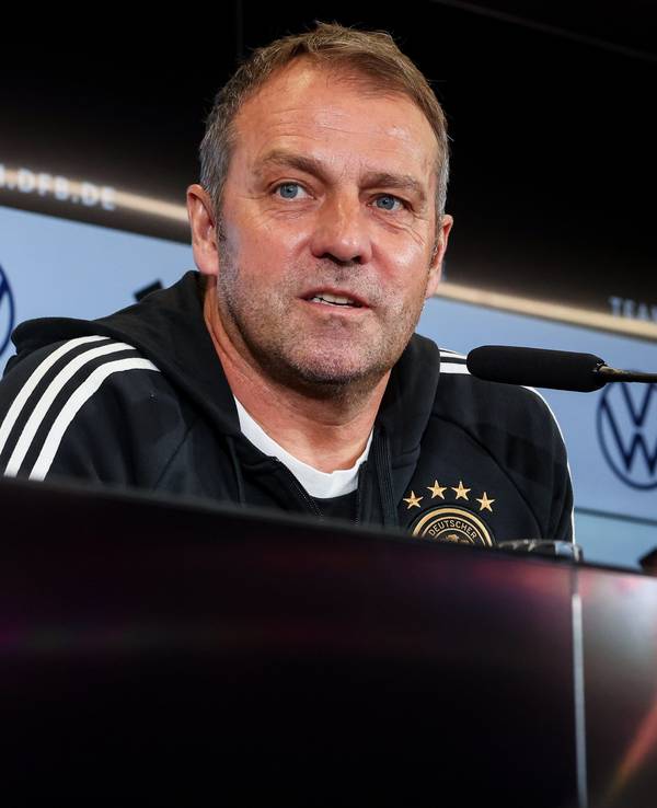 Bundestrainer Hansi Flick spricht auf einer Pressekonferenz der Nationalmannschaft auf dem DFB-Campus.