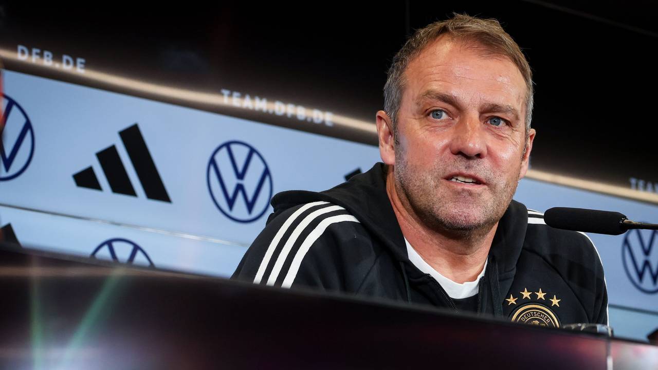 Bundestrainer Hansi Flick spricht auf einer Pressekonferenz der Nationalmannschaft auf dem DFB-Campus.