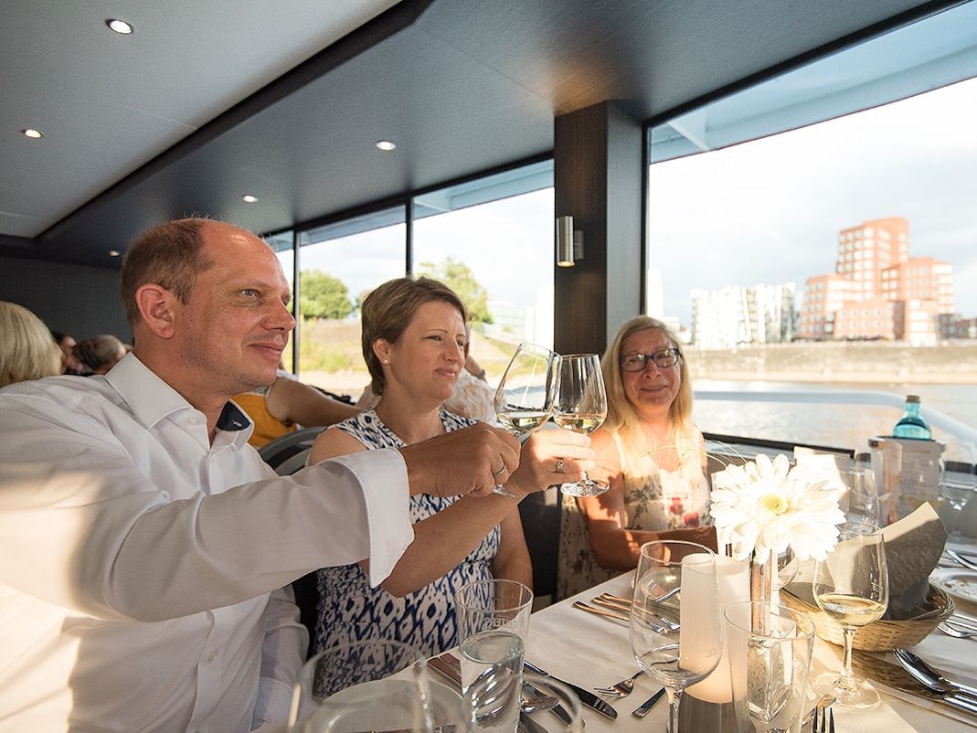 Personen auf der Genussfahrt der KD