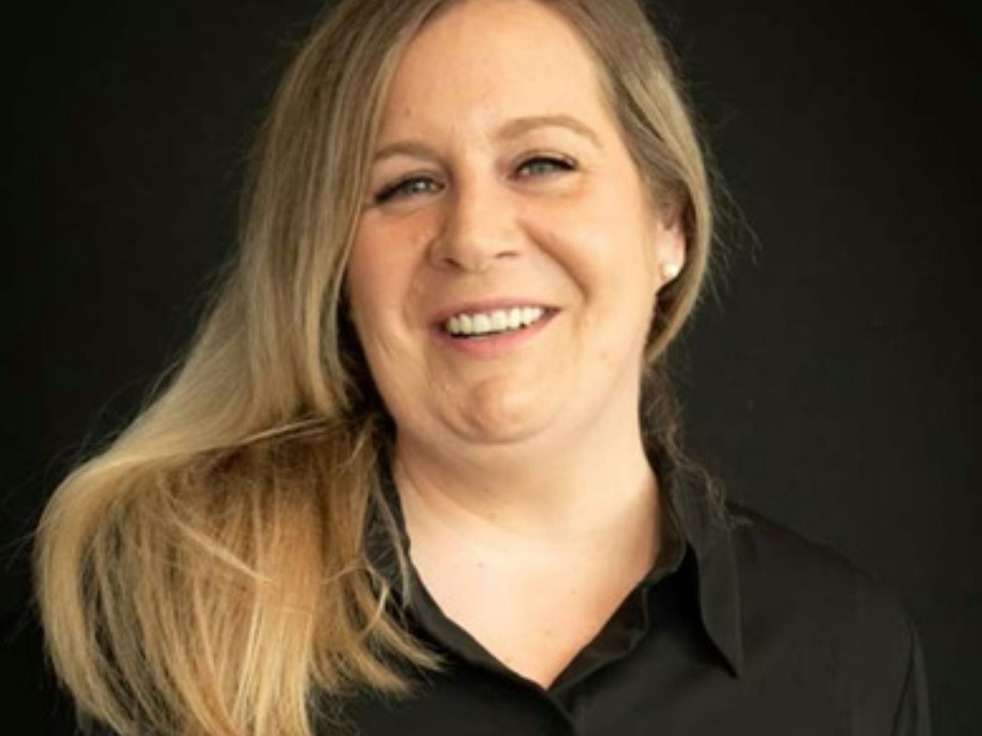 Ausstellung "Der Mensch dahinter" porträtiert Menschen in Uniform - ab 12. Juni 2023 im Stadthaus Deutz (bis 12. Juli). Hier: Lena Hoffmann (Name geändert) von der Stadt Köln