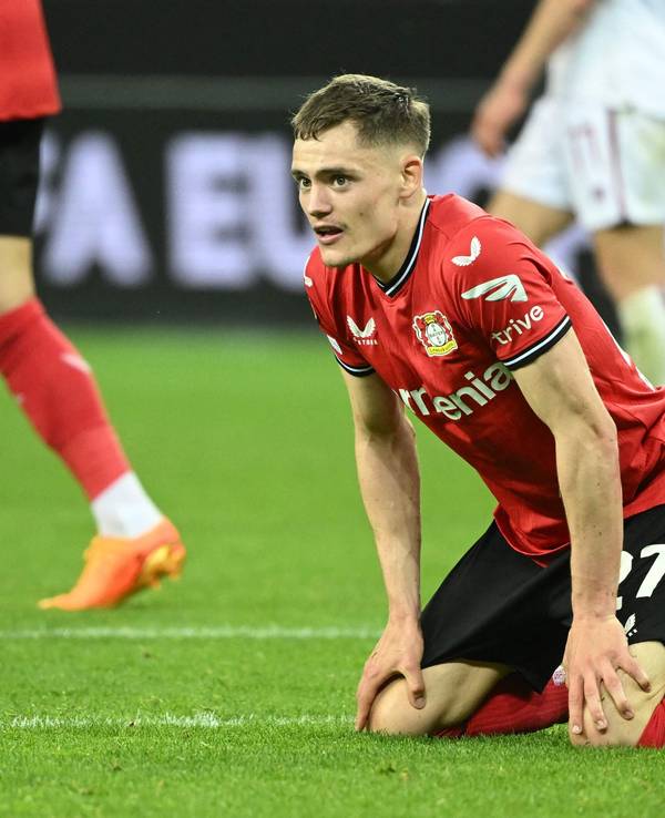 Bayer Leverkusen: Florian Wirtz auf dem Rasen.