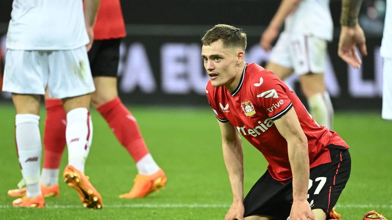 Bayer Leverkusen: Florian Wirtz auf dem Rasen.