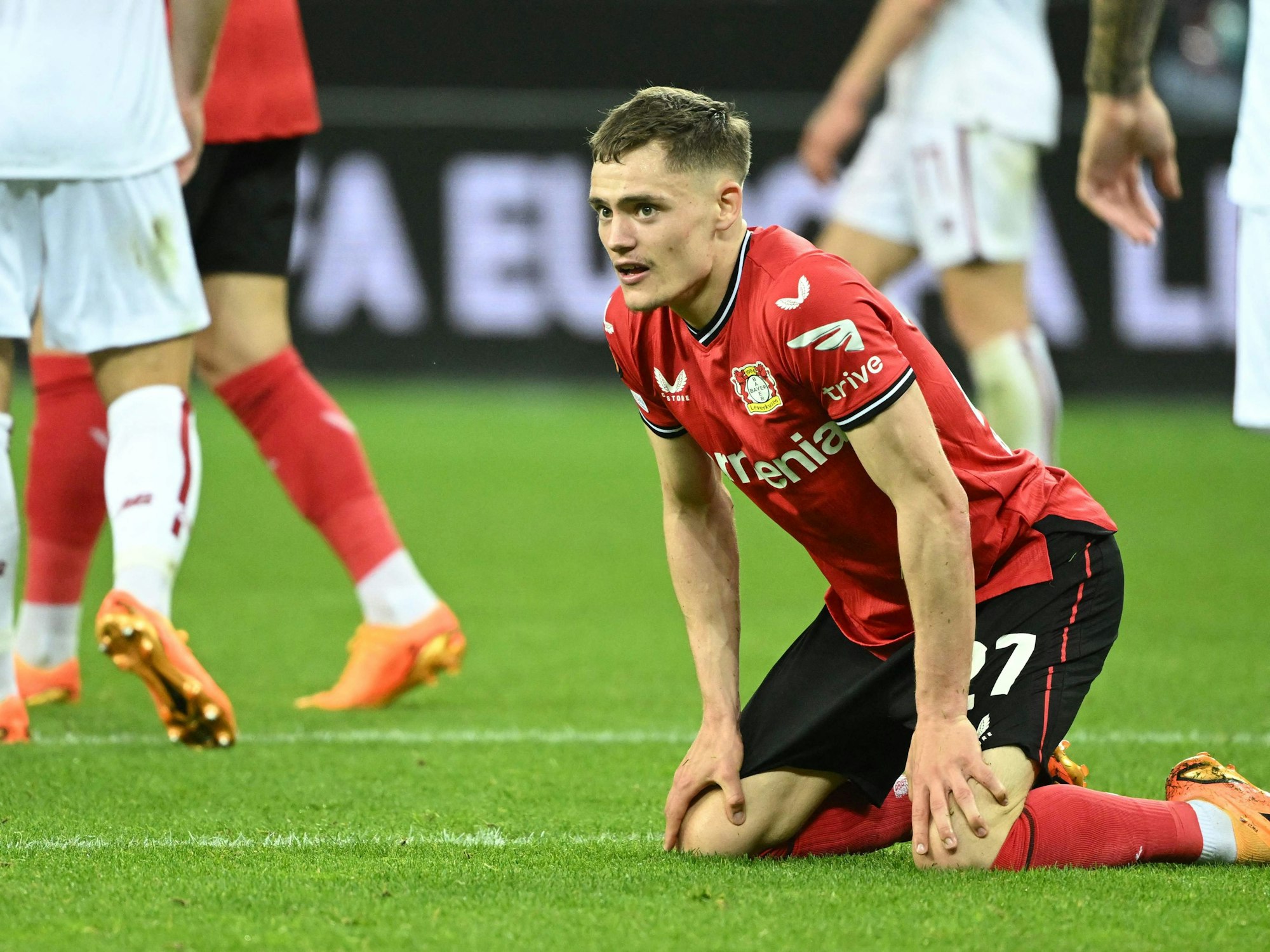 Bayer Leverkusen: Florian Wirtz auf dem Rasen.