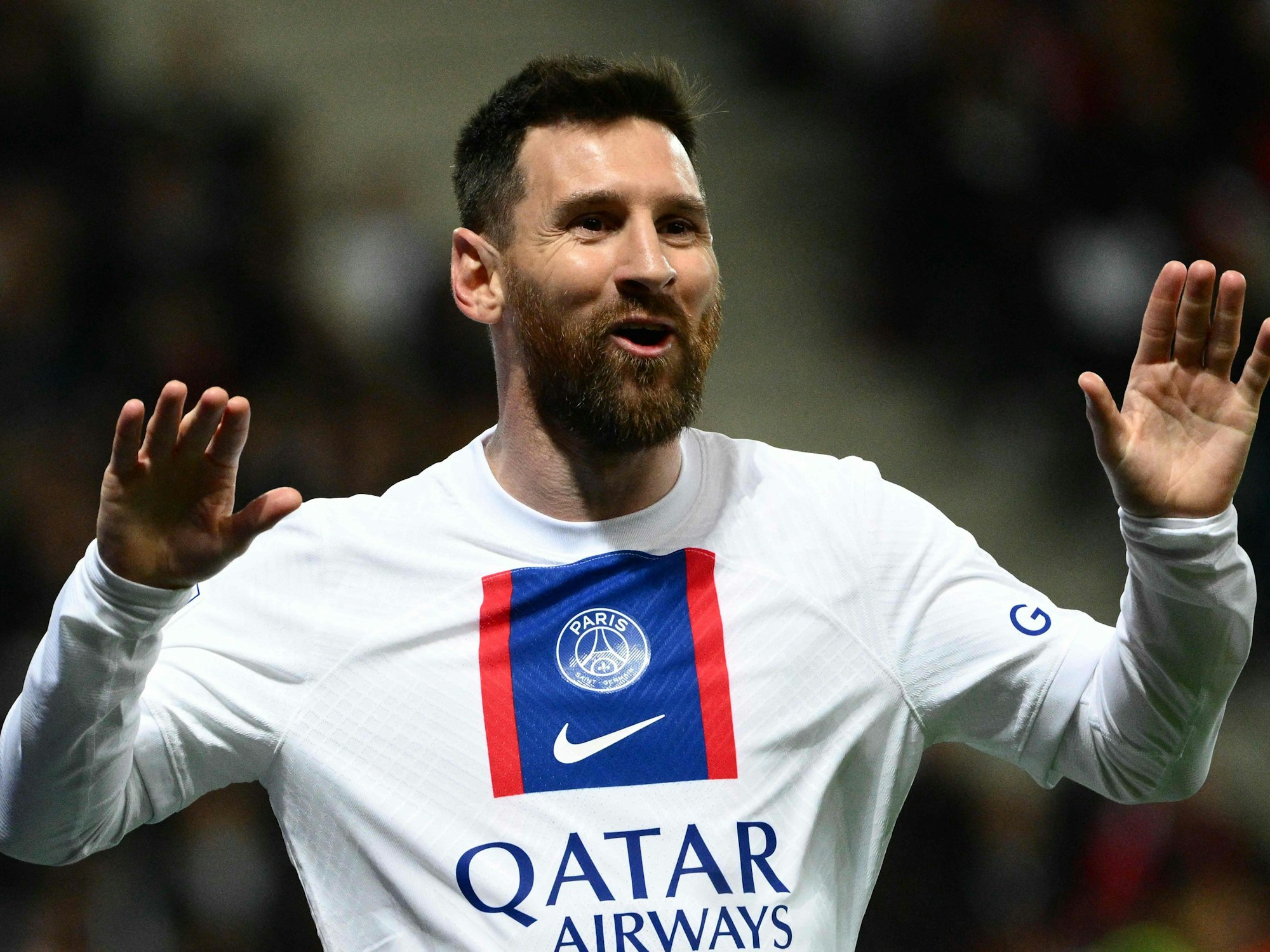 Lionel Messi von Paris Saint-Germain jubelt über sein Tor zum 0:1.