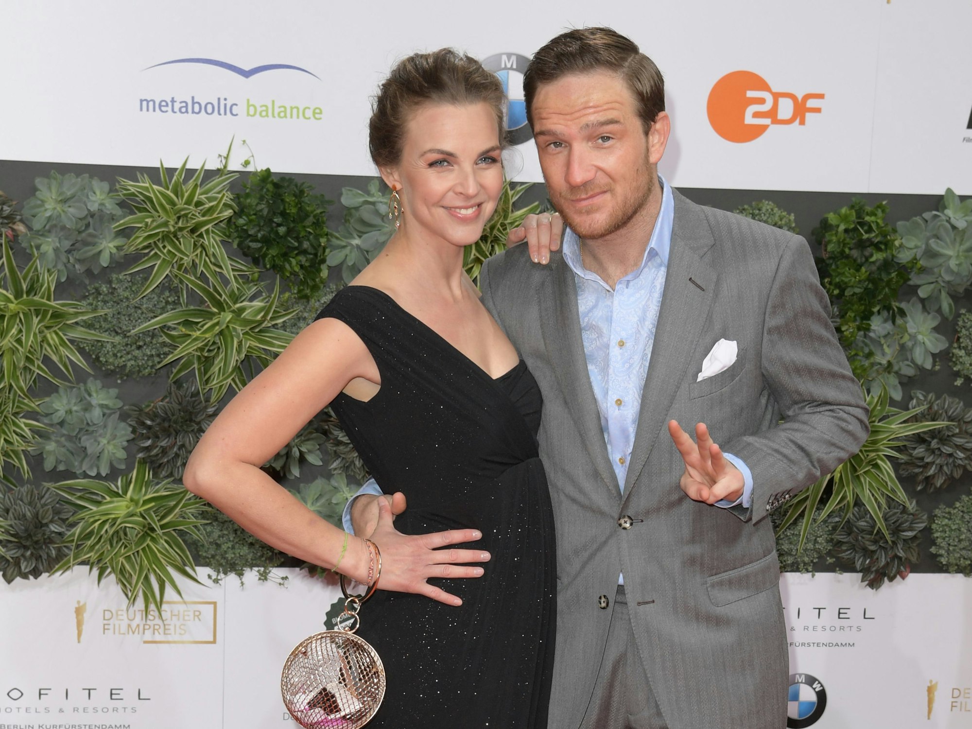 Der Schauspieler Frederick Lau kommt mit seiner Frau Annika Kipp zur Verleihung des 69. Deutschen Filmpreises „Lola“.