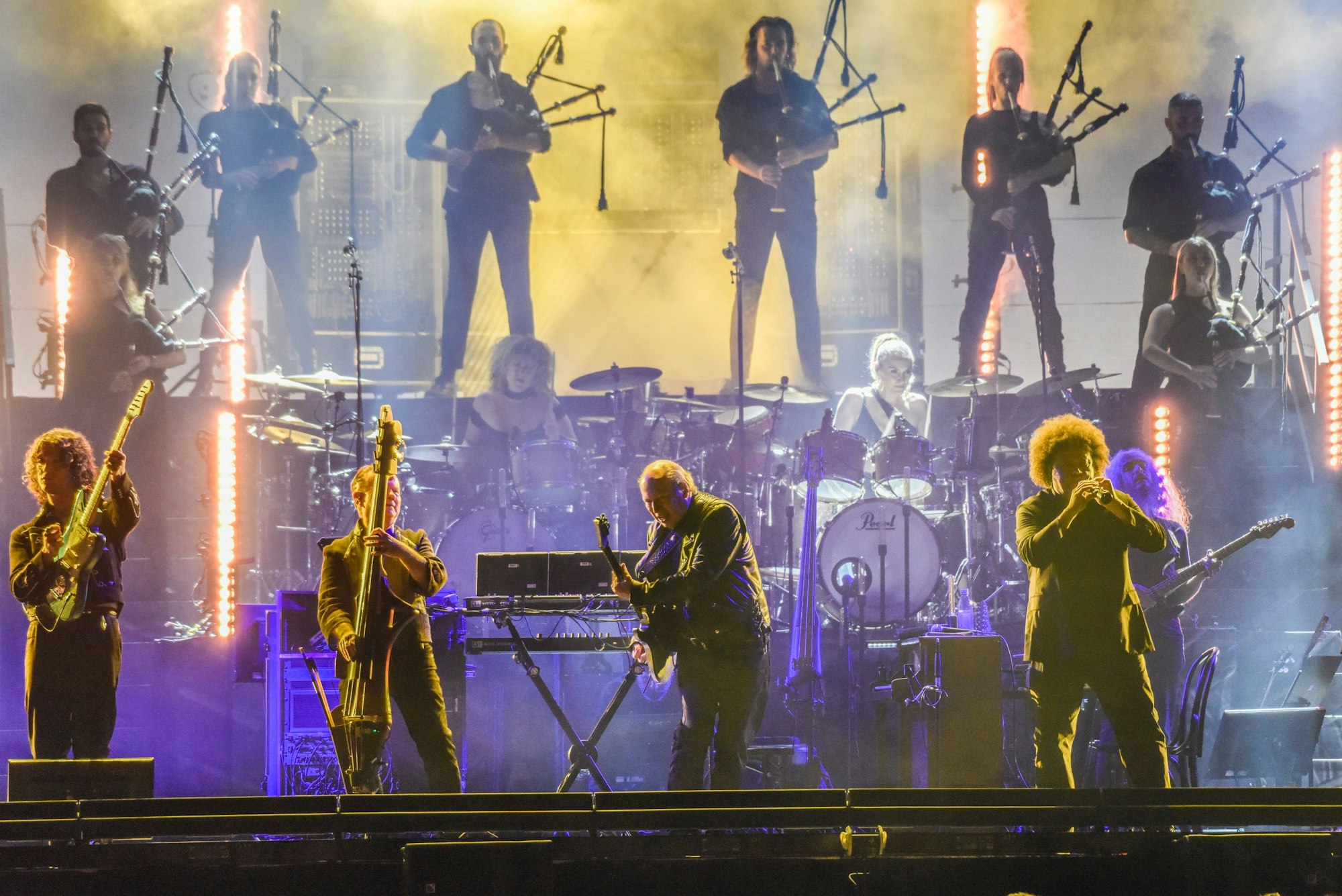 Hans Zimmer gab am 9. Juni 2023 ein Konzert in der Lanxess-Arena in Köln. Der Komponist ist für seine Filmmusik berühmt. Auf dem Foto ist er gemeinsam mit seiner Band zu sehen.