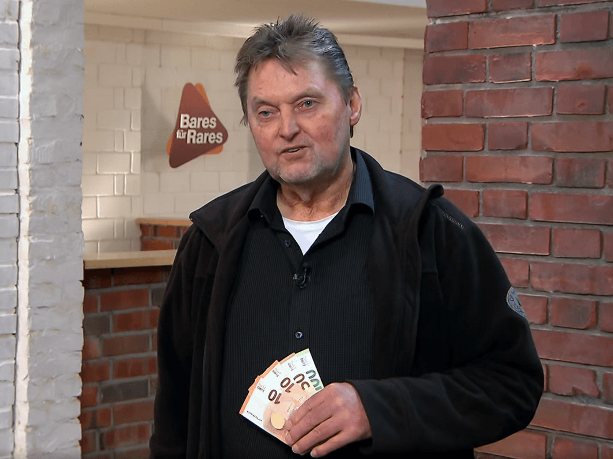 „Bares für Rares“-Kandidat Thomas, hier auf einem Screenshot der Sendung vom 9. Juni 2023, erhielt mehr als das Zehnfache für seinen Flohmarkt-Kauf.