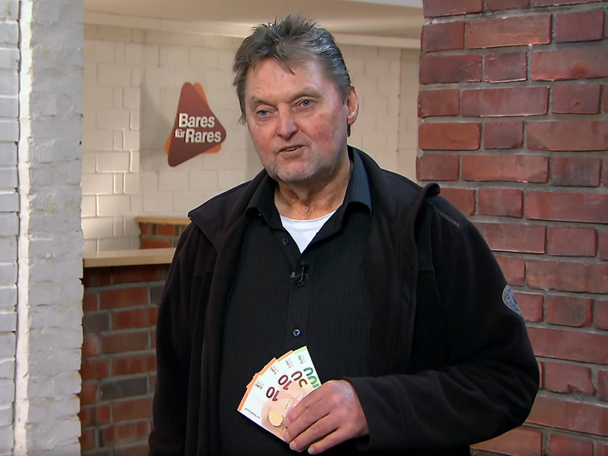 „Bares für Rares“-Kandidat Thomas, hier auf einem Screenshot der Sendung vom 9. Juni 2023, erhielt mehr als das Zehnfache für seinen Flohmarkt-Kauf.