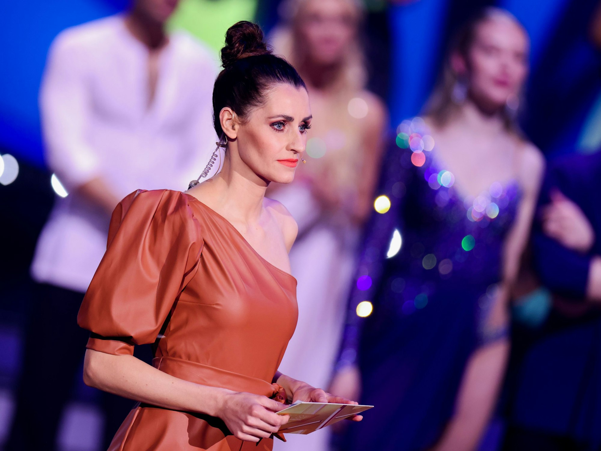 Bella Lesnik schaut in die Ferne.