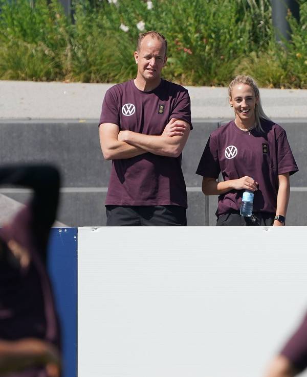 Athletiktrainerin Lena Aschenbrenner beim DFB-Training.
