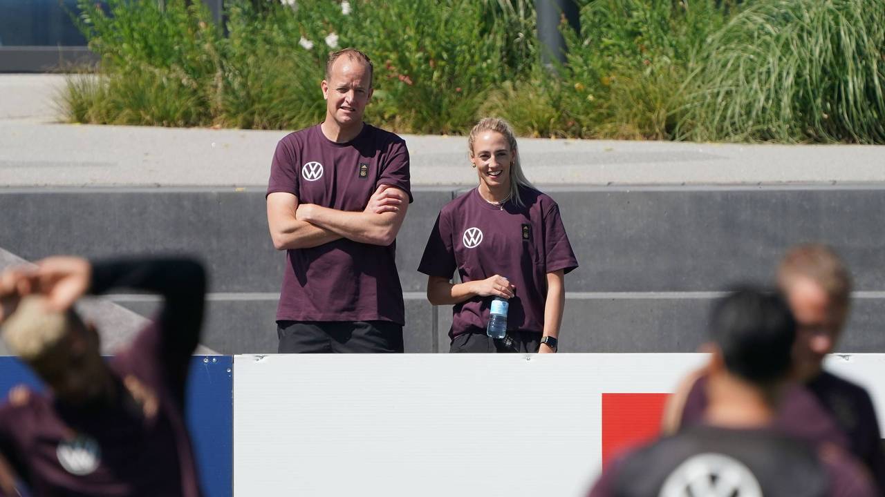 Athletiktrainerin Lena Aschenbrenner beim DFB-Training.
