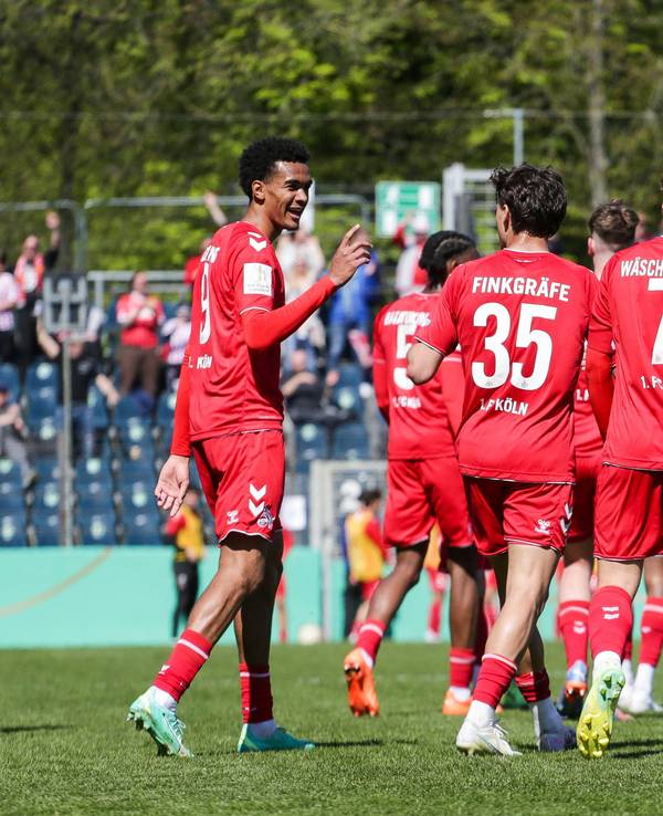 Damion Downs, Max Finkgräfe, Meiko Wäschenbach und Emin Kujovic jubeln